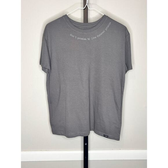 Atticus Don’t Promise To Live Forever Gray Short Sleeve Graphic Tee Size Small - Picture 2 of 9